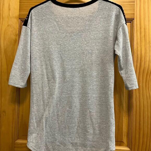 Beautiful Charlotte Russe size S stud & rhinestone embellished blouse - Picture 7 of 7